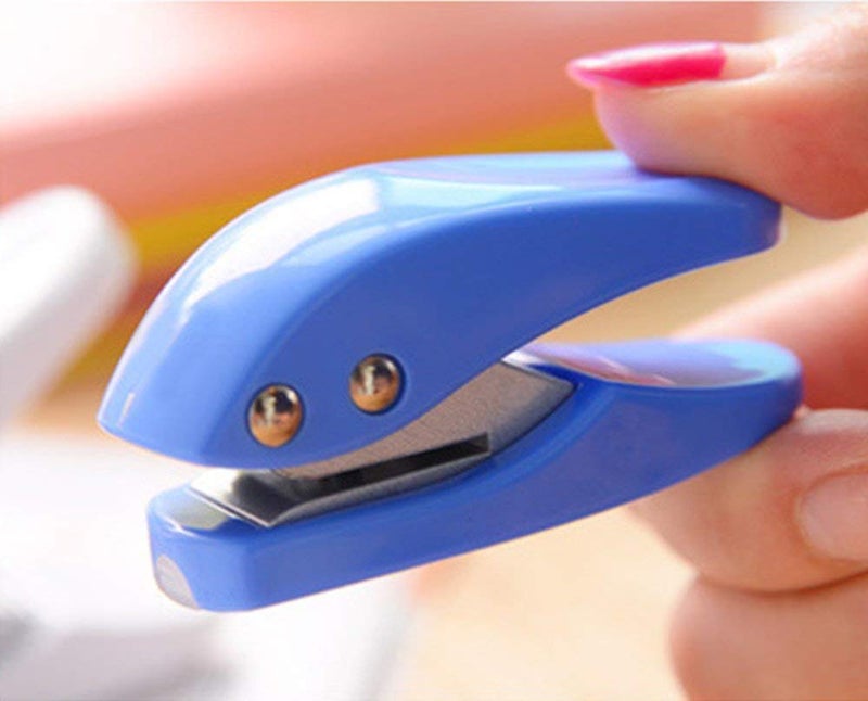MOAMUN 4PCS Mini 1-Hole Paper Hole Punch, Handheld Portable Puncher,10 Sheets at One Time, Random Color - Image 5
